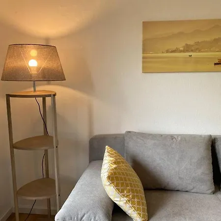 Gemuetliche Zwischen Gruen Und Hbf アパート