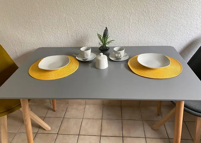 Gemuetliche Zwischen Gruen Und Hbf アパート *