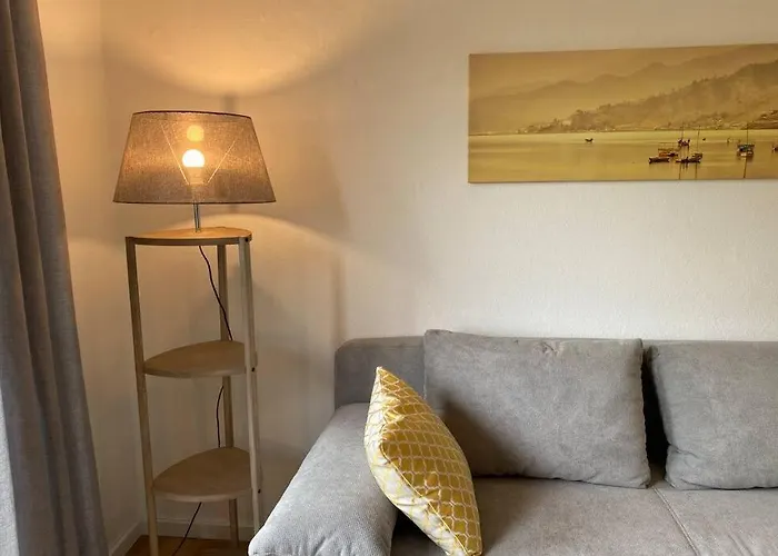 Gemuetliche Zwischen Gruen Und Hbf アパート