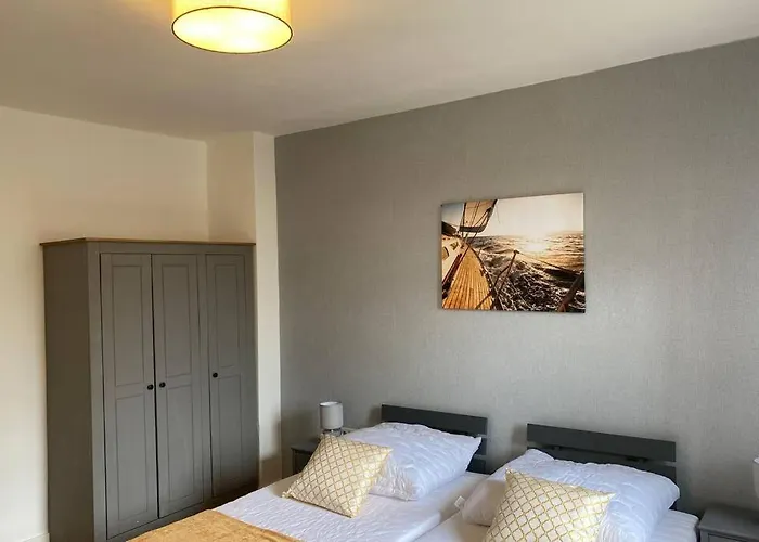 Gemuetliche Zwischen Gruen Und Hbf アパート