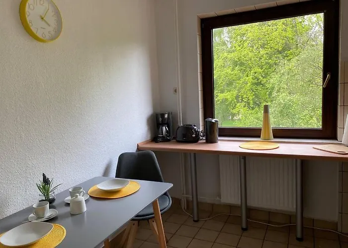 Gemuetliche Zwischen Gruen Und Hbf アパート